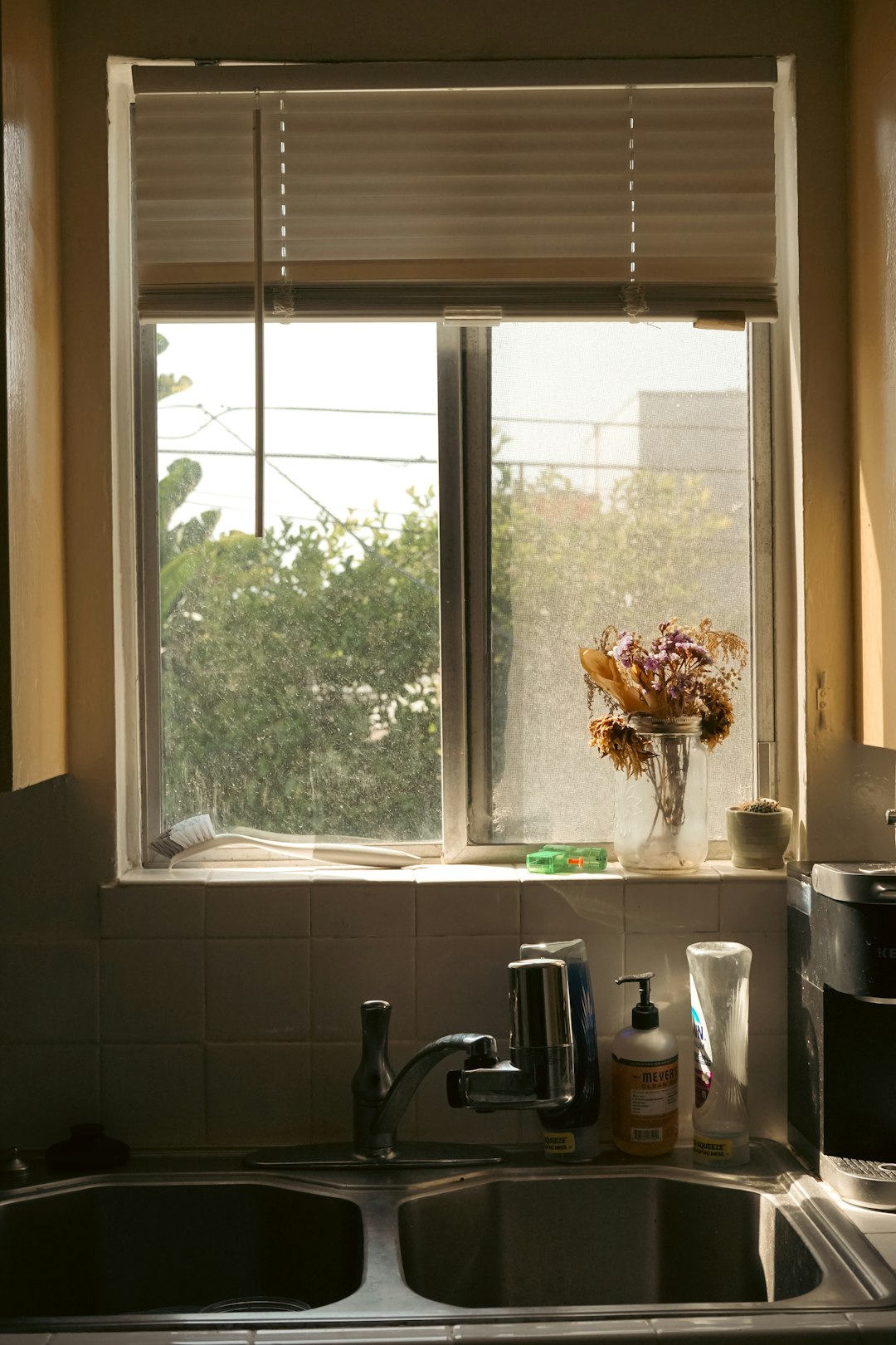 מוצרי חשמל עם הכי הרבה אחריות ושירות בישראל – איפה הכי משתלם לקנות?